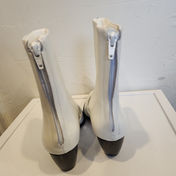 Matisse Caroline Cutout Booties from Anthropologie size 6.5 - Picture 6 of 8